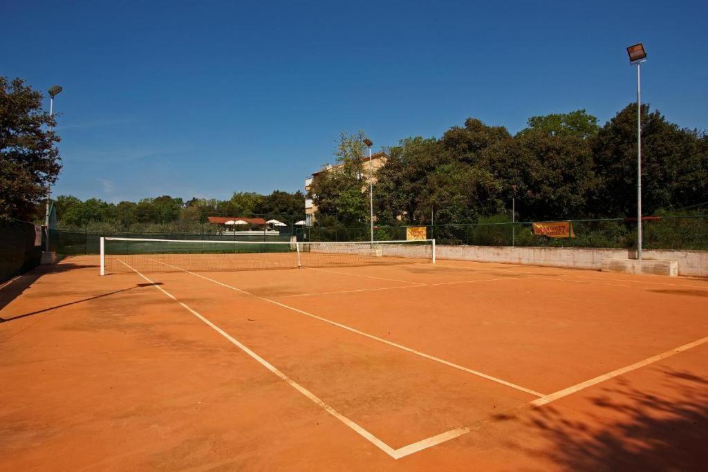 Guesthouse "Barboska" - Big Outdoor Swimming Pool & Private Tennis Court 보드냔 외부 사진