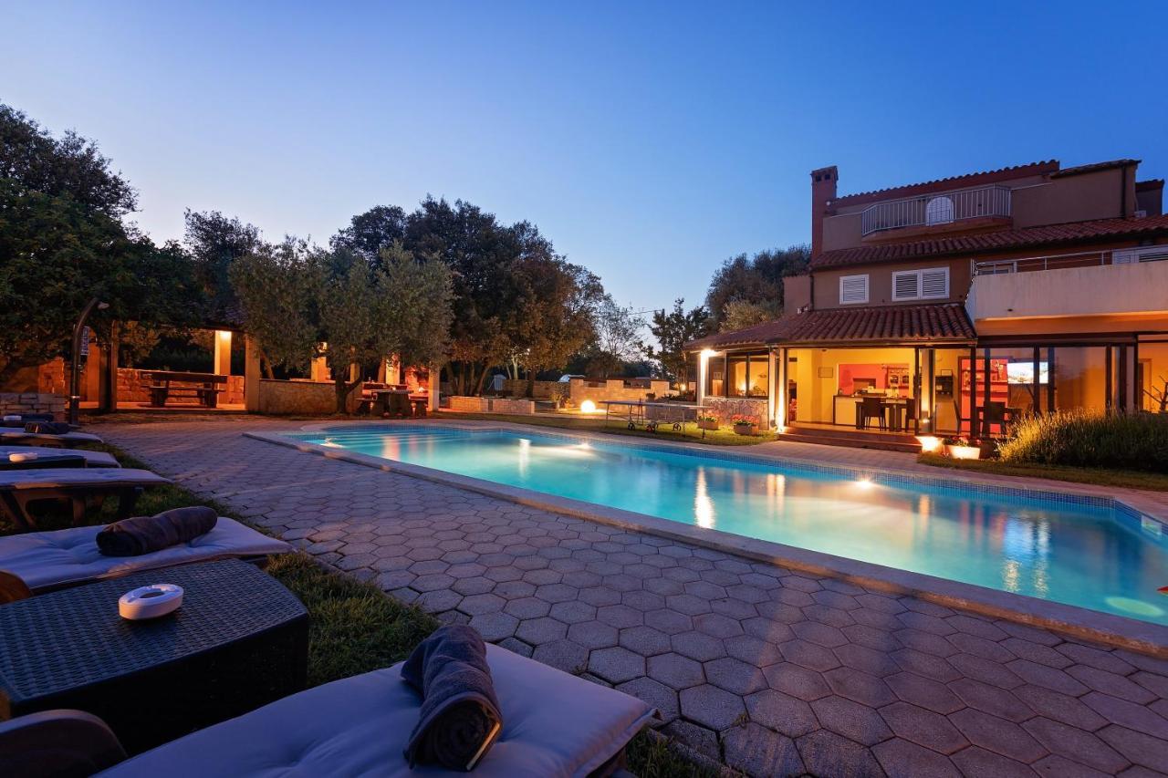 Guesthouse "Barboska" - Big Outdoor Swimming Pool & Private Tennis Court 보드냔 외부 사진