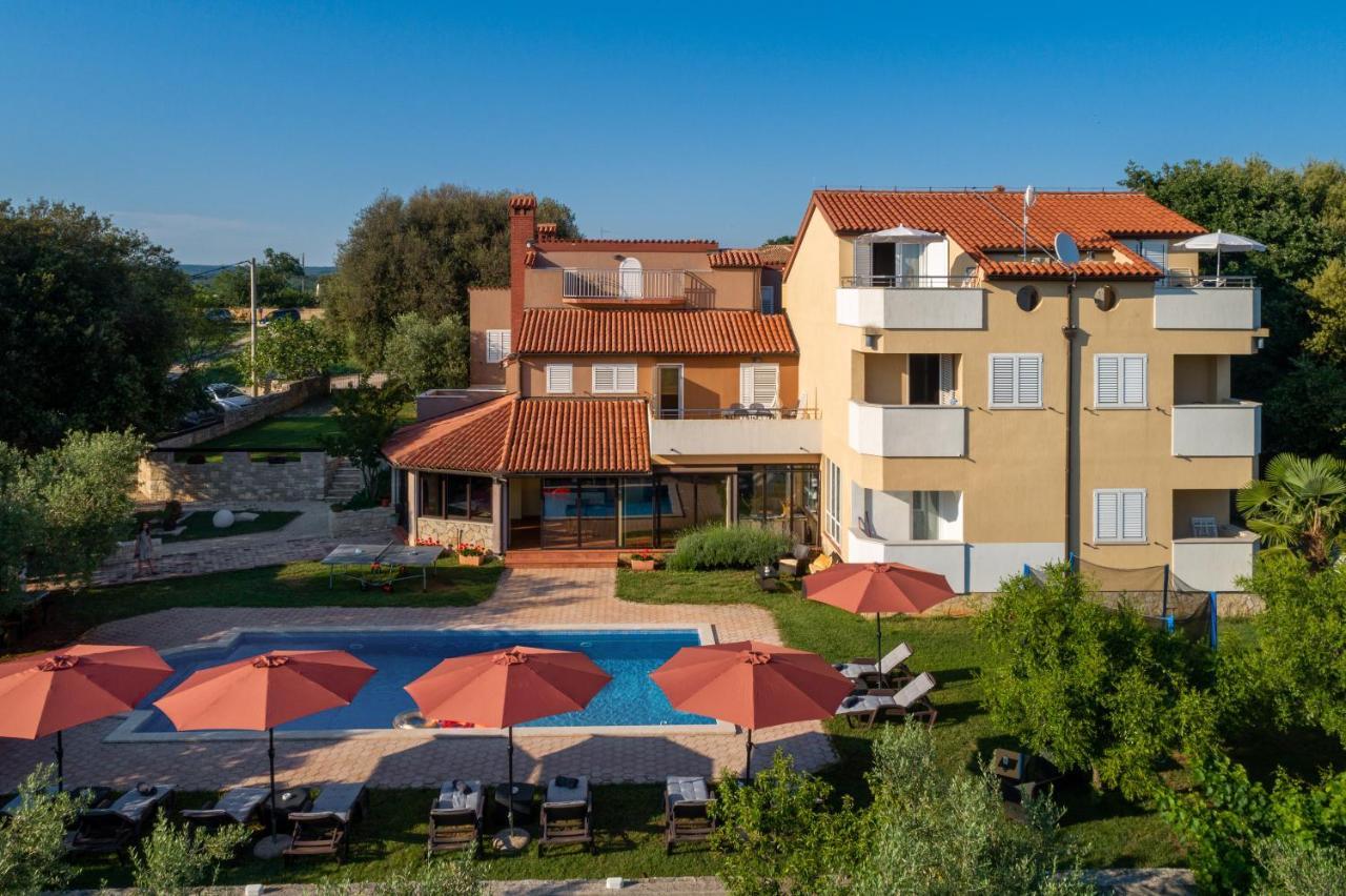 Guesthouse "Barboska" - Big Outdoor Swimming Pool & Private Tennis Court 보드냔 외부 사진