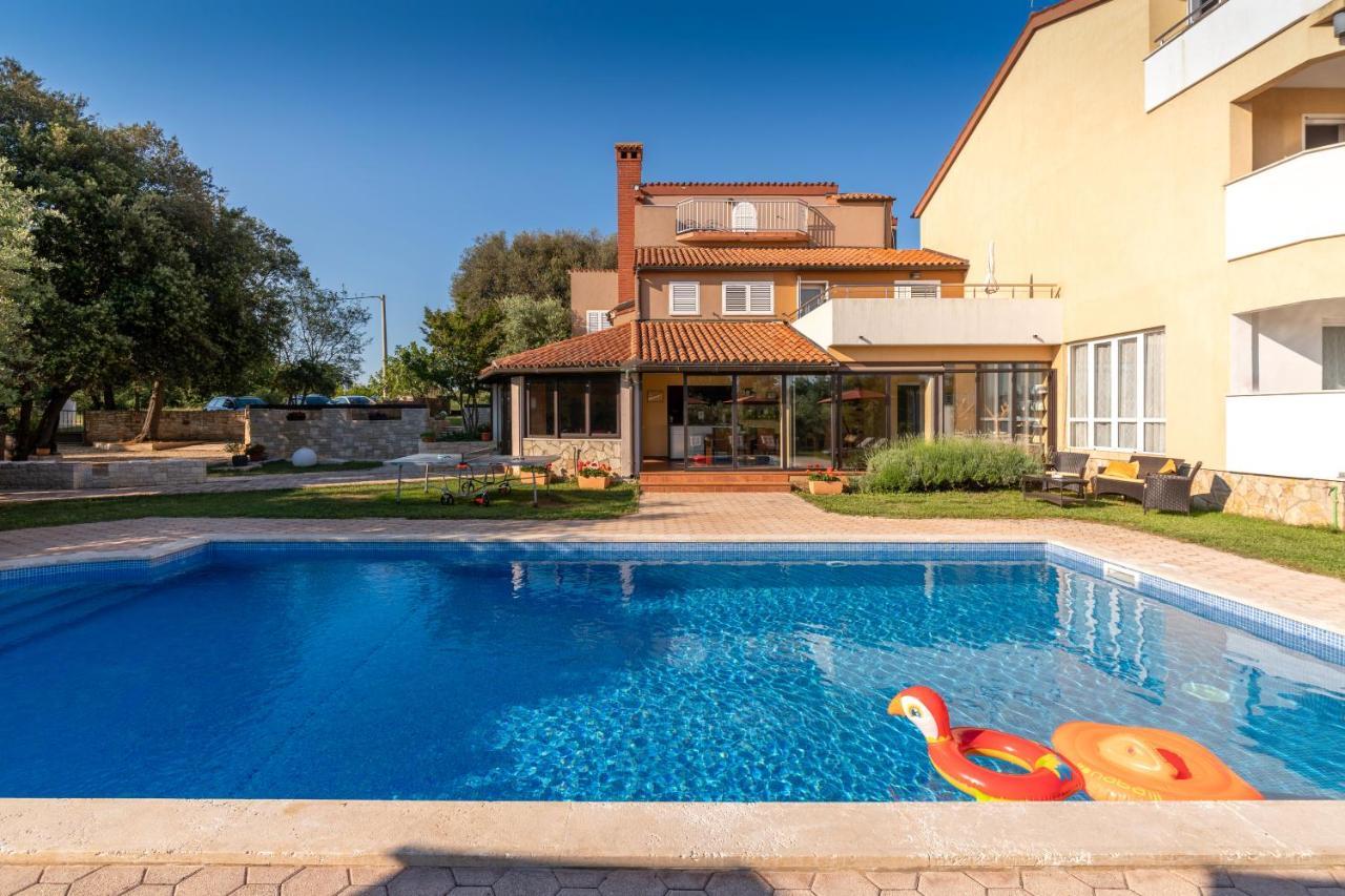 Guesthouse "Barboska" - Big Outdoor Swimming Pool & Private Tennis Court 보드냔 외부 사진