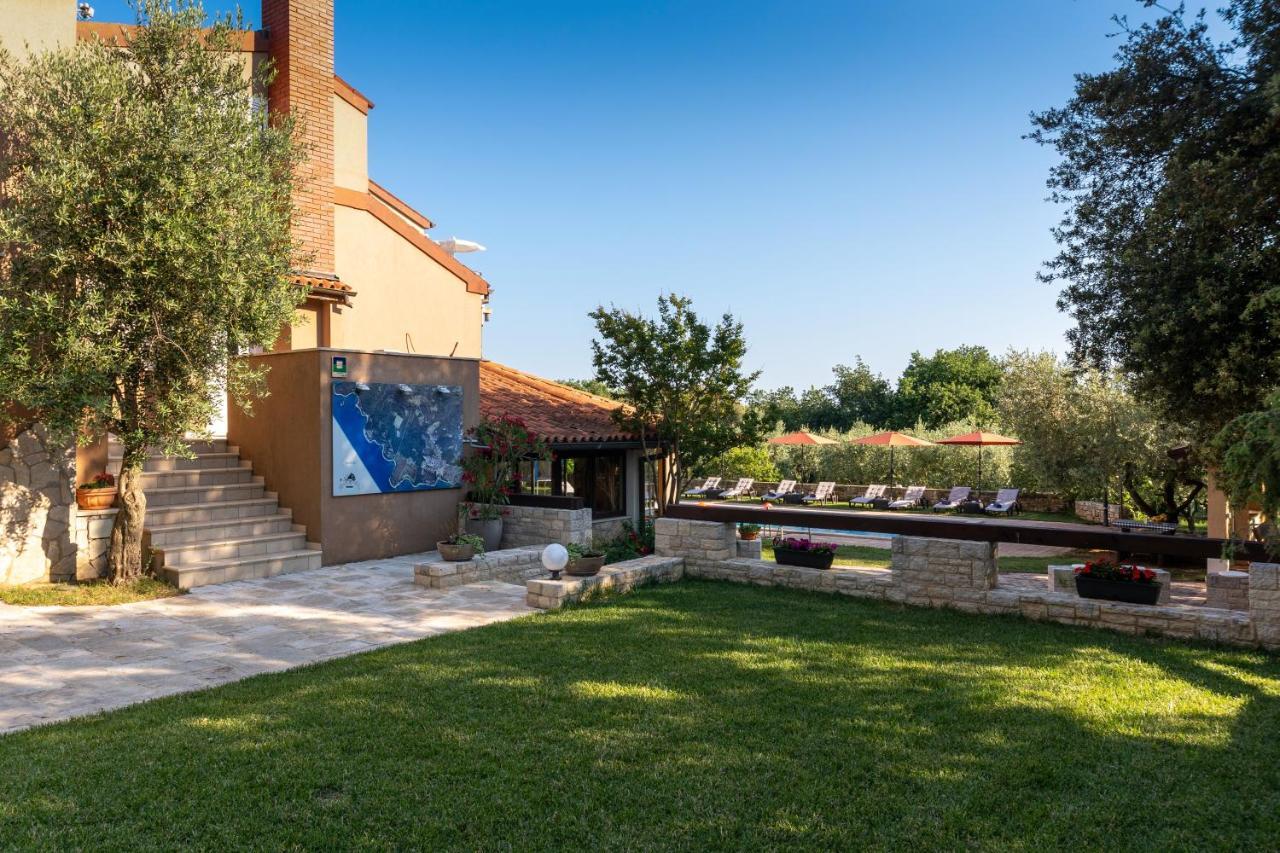 Guesthouse "Barboska" - Big Outdoor Swimming Pool & Private Tennis Court 보드냔 외부 사진