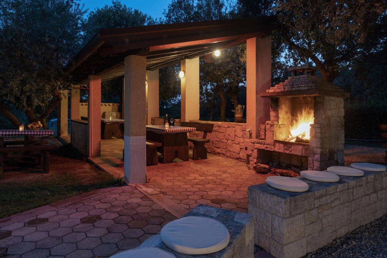 Guesthouse "Barboska" - Big Outdoor Swimming Pool & Private Tennis Court 보드냔 외부 사진