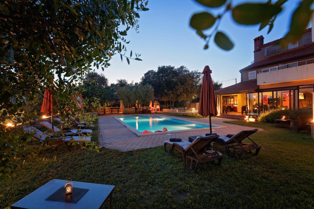 Guesthouse "Barboska" - Big Outdoor Swimming Pool & Private Tennis Court 보드냔 외부 사진