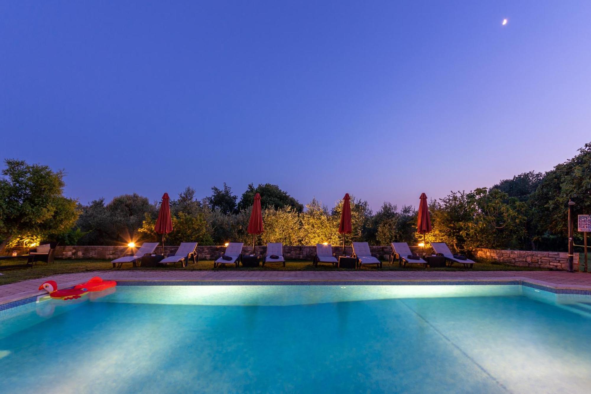 Guesthouse "Barboska" - Big Outdoor Swimming Pool & Private Tennis Court 보드냔 외부 사진