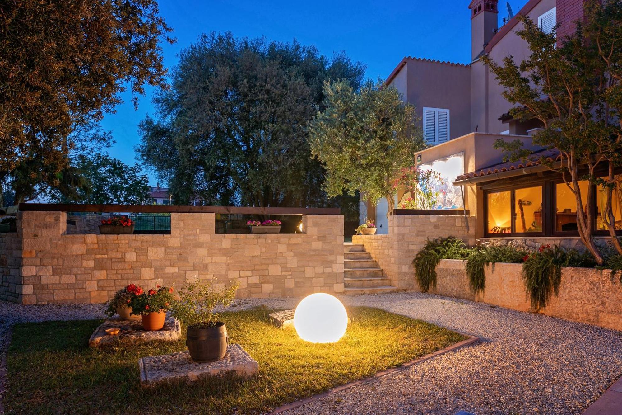 Guesthouse "Barboska" - Big Outdoor Swimming Pool & Private Tennis Court 보드냔 외부 사진
