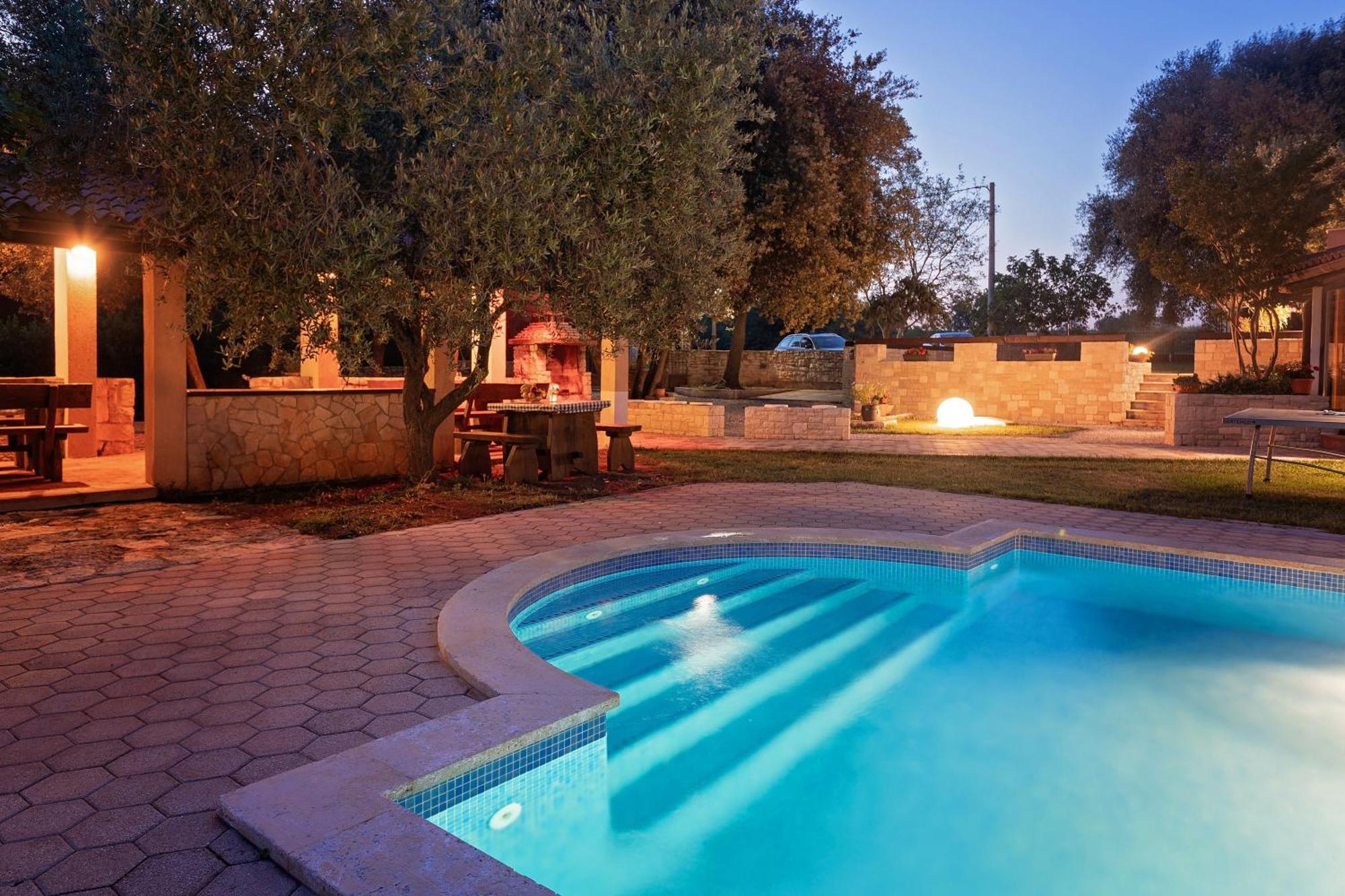 Guesthouse "Barboska" - Big Outdoor Swimming Pool & Private Tennis Court 보드냔 외부 사진
