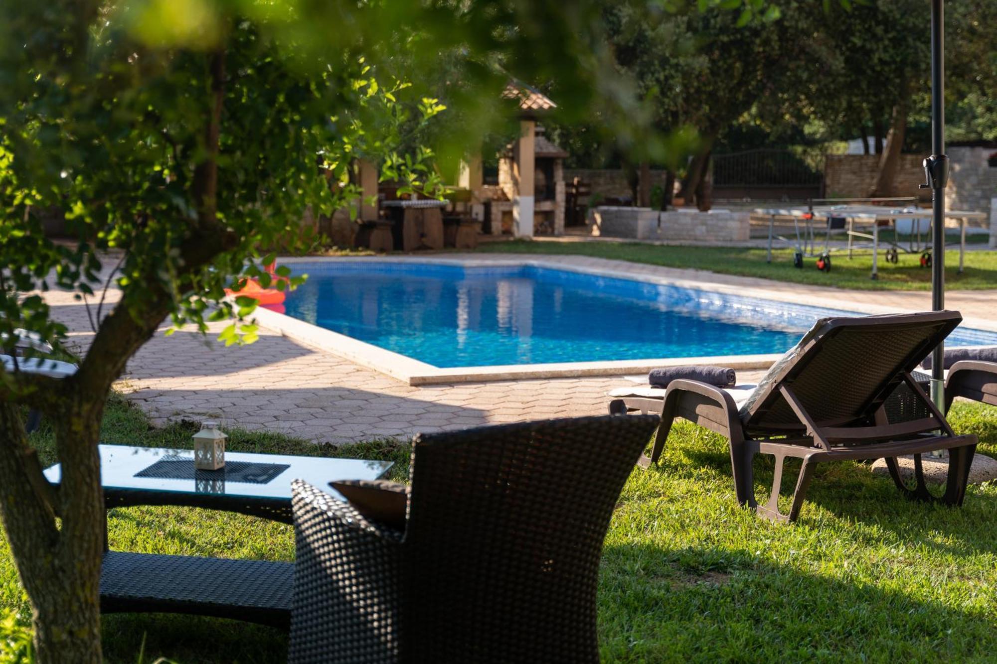 Guesthouse "Barboska" - Big Outdoor Swimming Pool & Private Tennis Court 보드냔 외부 사진