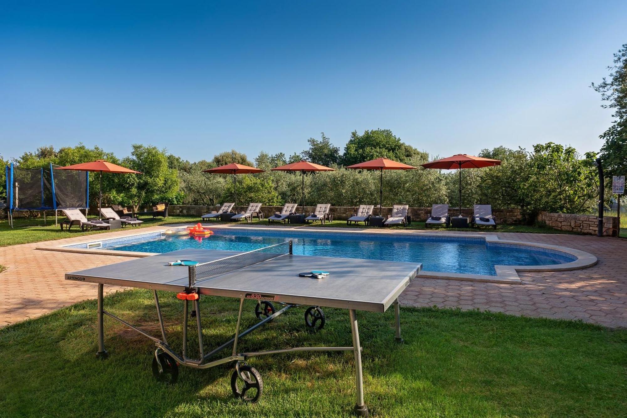 Guesthouse "Barboska" - Big Outdoor Swimming Pool & Private Tennis Court 보드냔 외부 사진