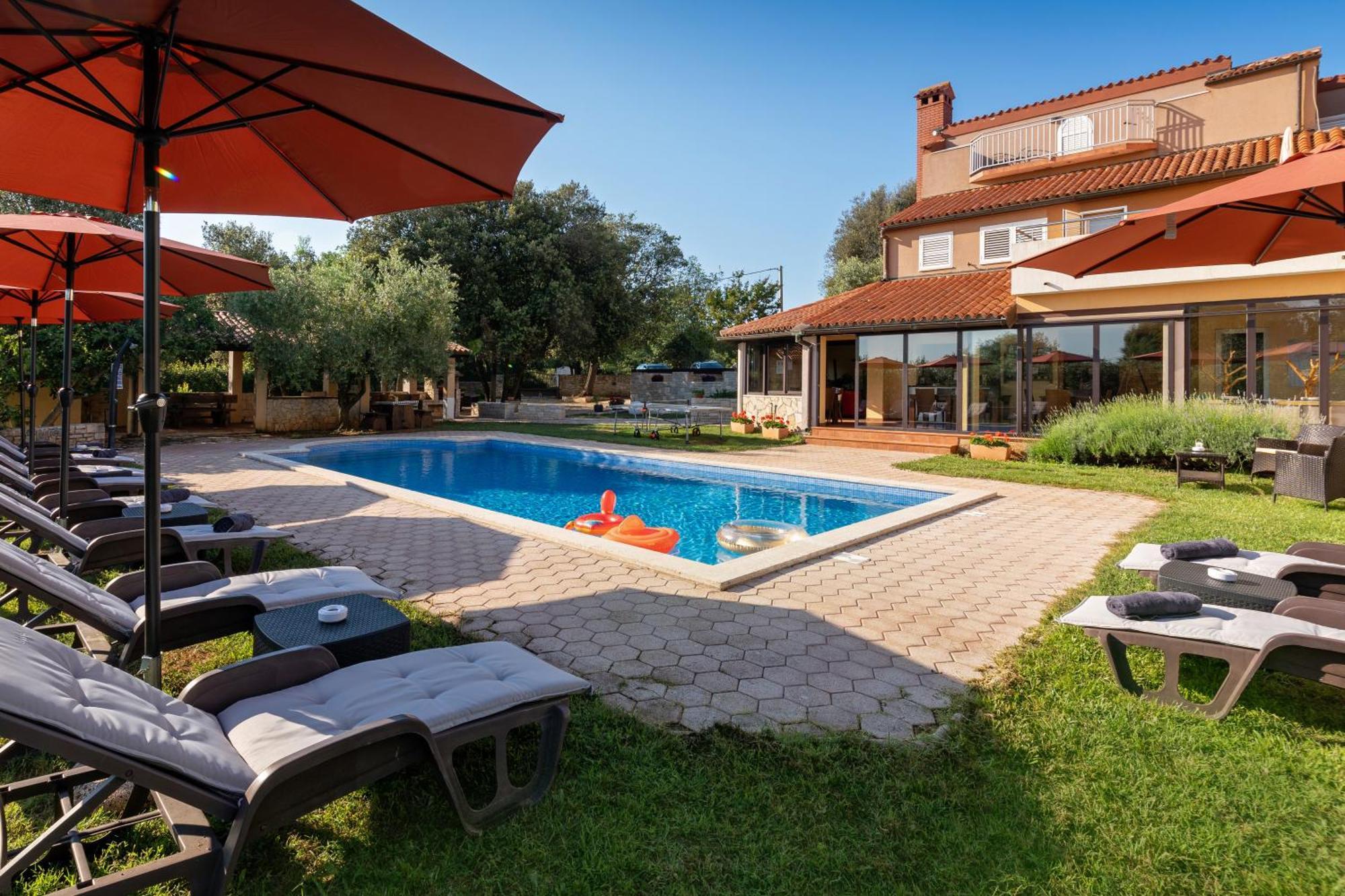 Guesthouse "Barboska" - Big Outdoor Swimming Pool & Private Tennis Court 보드냔 외부 사진