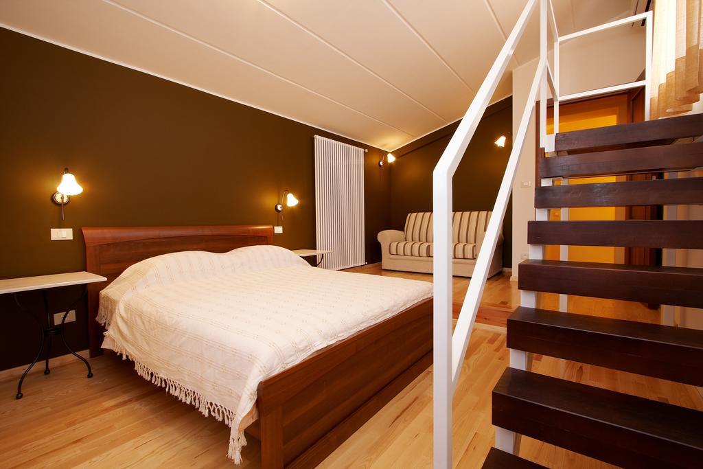 Guesthouse "Barboska" - Big Outdoor Swimming Pool & Private Tennis Court 보드냔 객실 사진