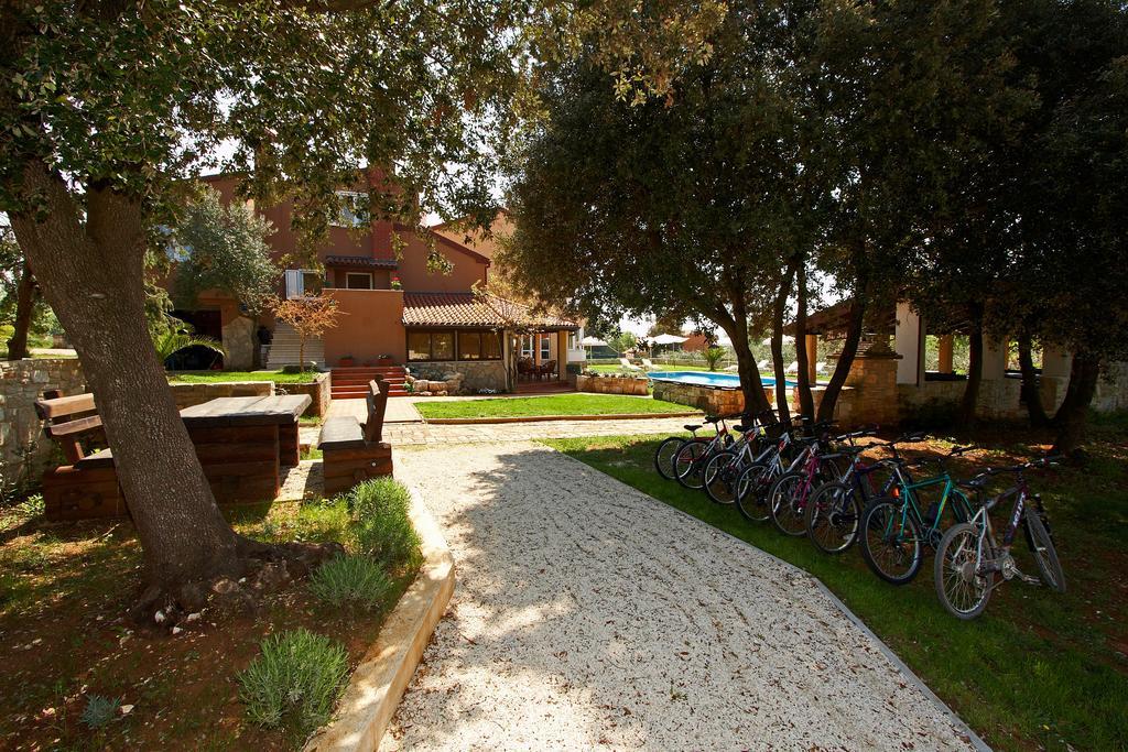 Guesthouse "Barboska" - Big Outdoor Swimming Pool & Private Tennis Court 보드냔 외부 사진